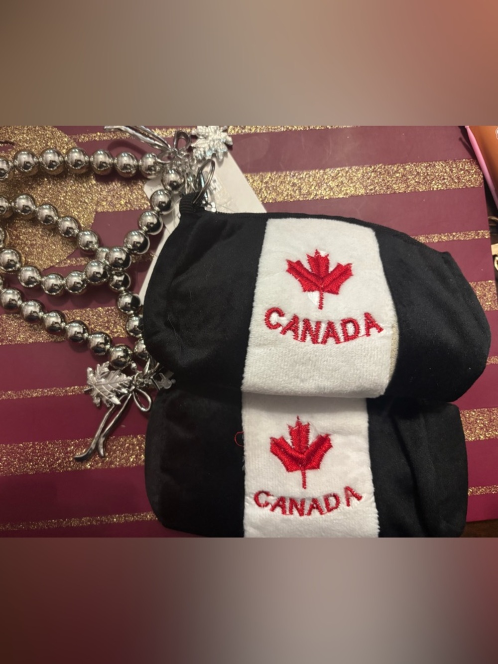 O Canada • Maple Leaf Charms Coin Purse